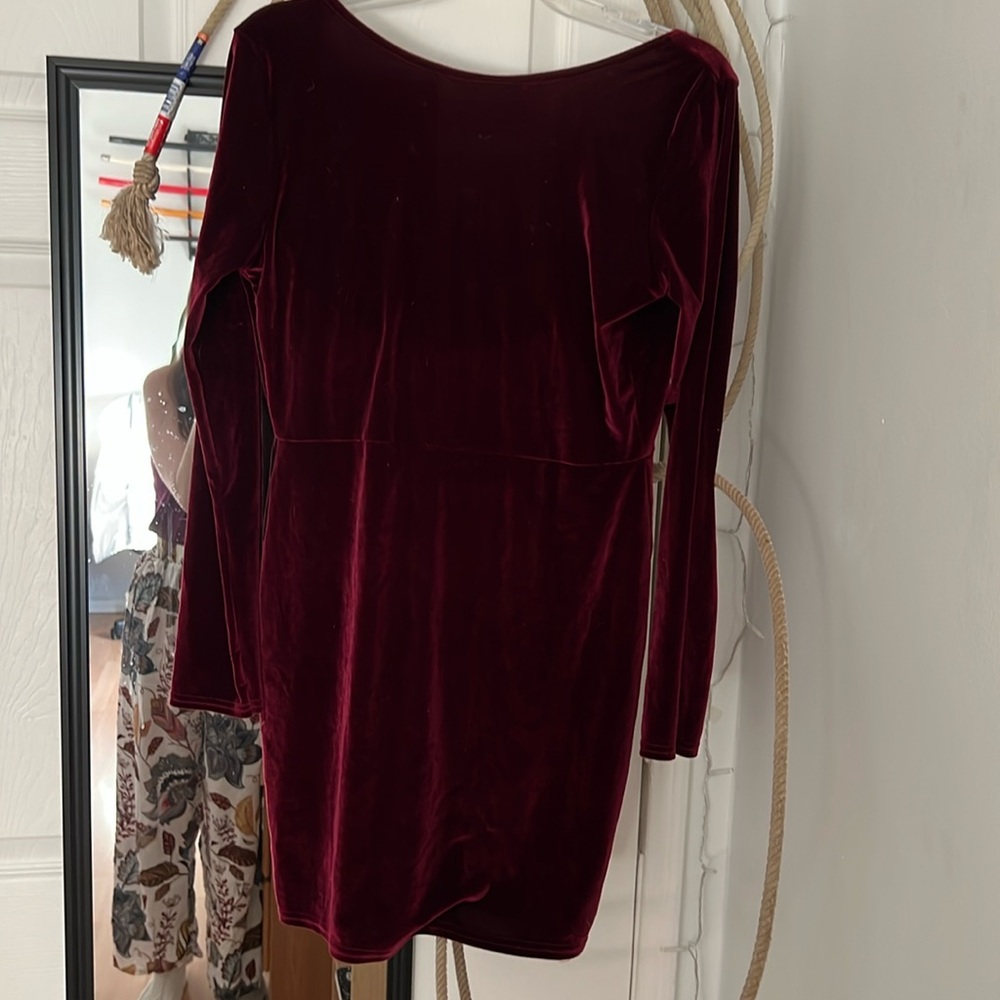 BOOHOO RED VELVET BACKLESS DRESS NWOT